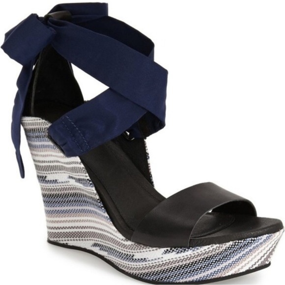 UGG Shoes - Ugg Jules Serape Wedge Platform Sandals - size 8.5